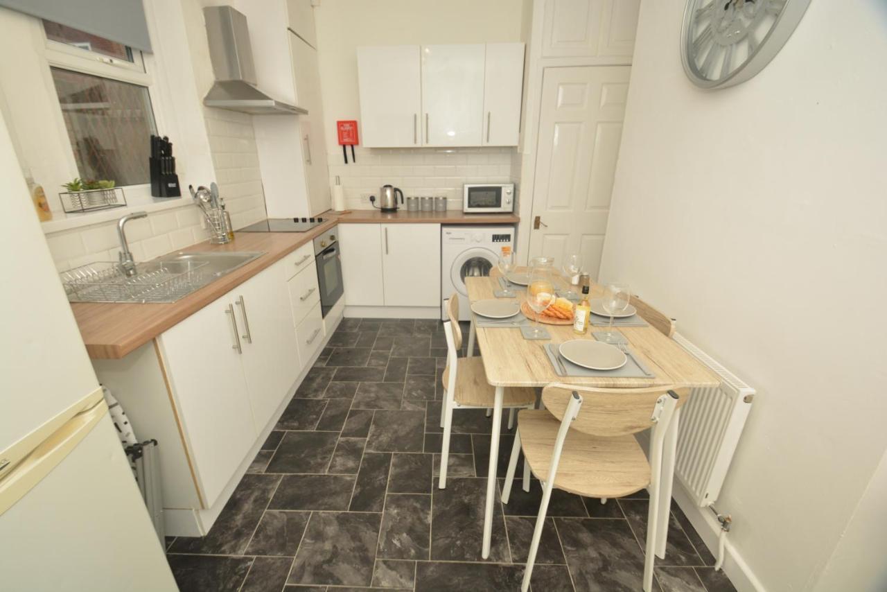 Spacious And Homely 2 Bedroom Flat - Suitelivin ゲーツヘッド エクステリア 写真